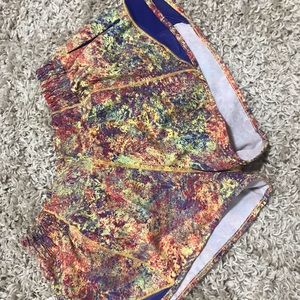Lululemon *rare* hotty hot shorts size 6